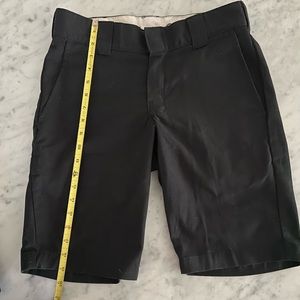 Dickies men’s shorts size 30 waist in black. Slim fit, flat front